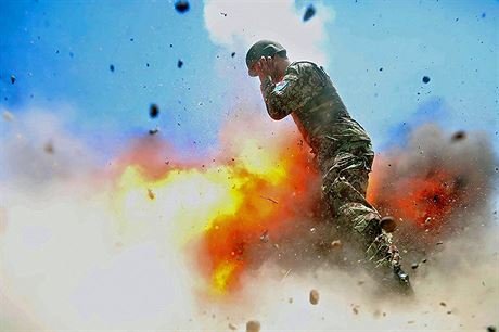 Americká armádní fotografka Hilda I. Claytonová zachytila okamik výbuchu v...