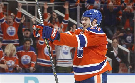 Leon Draisaitl z Edmontonu slaví gól.