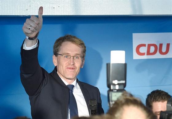 Kesanskodemokratický kandidát Daniel Günther reaguje na první odhady výsledk...