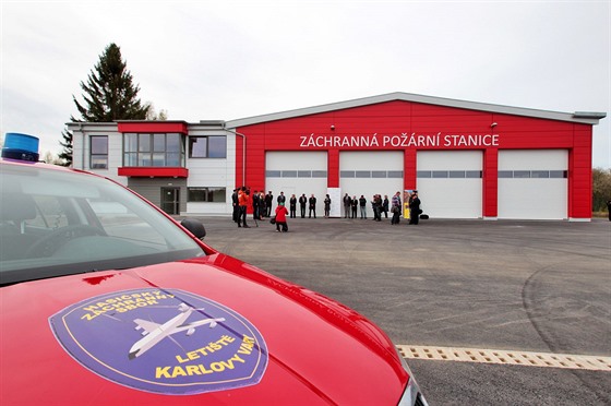 Hasiči se na karlovarském letišti dočkali lepší záchranné požární stanice.
