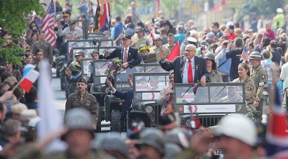 Konvoj svobody projíždí Plzní (7. května 2017).