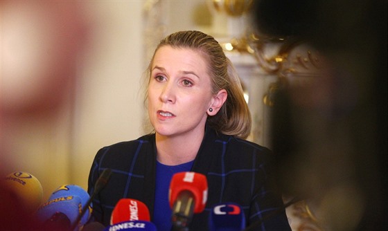 Ministryn kolství Kateina Valachová na tiskové konferenci k aktuální situaci...