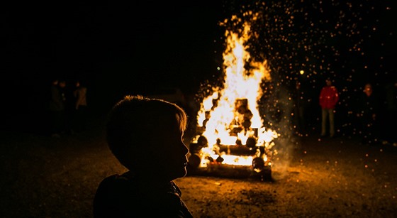 Svatojakubská noc v Borov nad Vltavou u eských Budjovic, kde krom pálení...