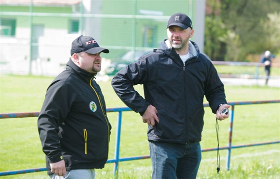 Vsetínský trenér Jiří Dopita (vpravo) na tréninku během letní přípravy.