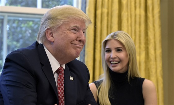 Donald Trump s dcerou Ivankou, která je v Bílém dom prezidentovou neplacenou poradkyní
