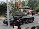 Legendární tank T-34 na vojenské pehlídce v Doncku (9. kvtna 2017)