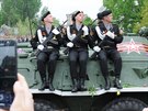 Námoní pchota DNR na vojenské pehlídce v Doncku (9. kvtna 2017)