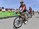 Italský cyklista Vincenzo Nibali pijídí na start jubilejního 100. roníku...