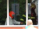 V panelovém dom v Lovosické ulici v Praze hoela praka, plameny se dostaly a...
