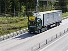 Kamion napájený z trolejí se testuje ve Švédsku.
