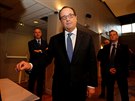 François Hollande hlasoval v 10:00 ve mst Tulle ve stední Francii, kde byl...