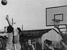Historie basketbalu ve Vysokém Mýt sahá a do roku 1897. Ale patí do ní i...
