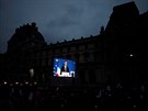 Píznivci Emmanuela Macrona v Paíi poslouchají první projev vítze voleb (7....