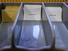 Pipravené hlasovací lístky ve volební místnosti v Marseille (7. kvtna 2017).