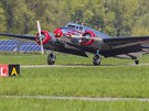 Historick� letoun Lockheed Electra krom� dvojice pilot� pojme deset...