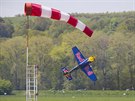 Pilot Martin �onka v Otrokovic�ch p�edvedl svoji akrobatickou show (1. kv�tna...