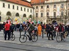 Akci extremist v Brn hatí lidé, kteí bubnují i projídjí na kole po...