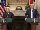 Trump slíbil Abbásovi, e udlá ve nezbytné pro zprostedkování míru