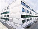Nový kubismus. Provtrávaná fasáda beze spár tvarovaná do 3D. Univerzita ve...