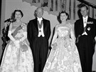 Americký prezident Dwight Eisenhower a jeho manelka Mamie hostili v Bílém dom...