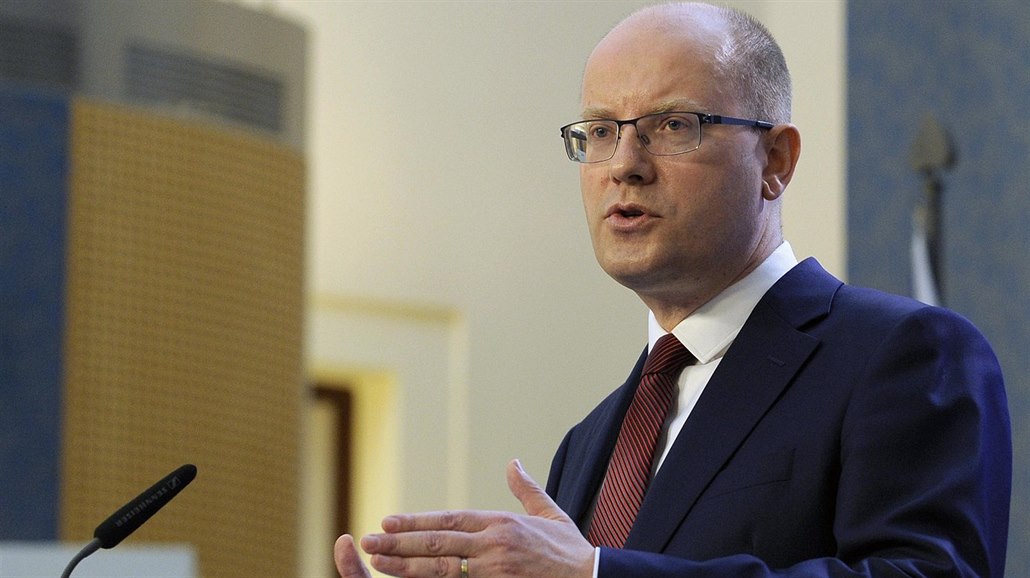 Premiér Bohuslav Sobotka na tiskové konferenci oznámil, �e demisi podávat...