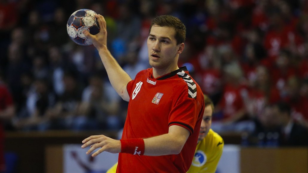 �eský házenká� Tomá� Babák v kvalifika�ním duelu proti Ukrajin�.