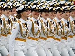 Ruská vojenská pehlídka na Rudém námstí v Moskv k oslav výroí konce druhé...