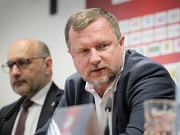 Pavel Vrba odpovd na otzky novin.