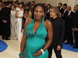 Těhotná Serena Williamsová na Met Gala (New York, 1. května 2017)