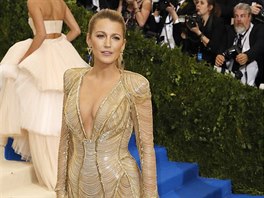 Blake Lively na Met Gala (New York, 1. kvtna 2017)