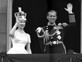 Královna Alžběta II. a princ Philip po korunovaci (Londýn, 2. června 1953)