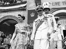 Britská královna Alžběta II. a princ Philip na návštěvě Bermud (Hamilton, 25....