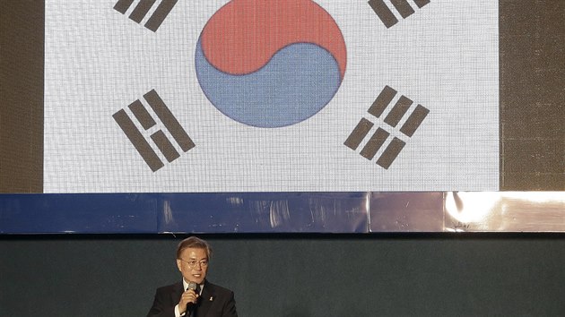 V pedasnch prezidentskch volbch v Jin Koreji zvtzil Mun e-in. (9. kvtna 2017)
