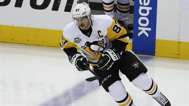 Sidney Crosby z Pittsburghu pi rozbruslen ped ptm zpasem s Washingtonem.