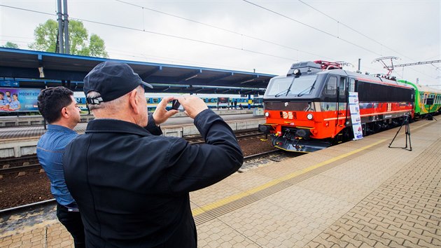 Na esk koleje vyjela Belgianka. Ticet let star belgick lokomotivy Class 12 vyuije nkladn dopravce IDS Cargo.