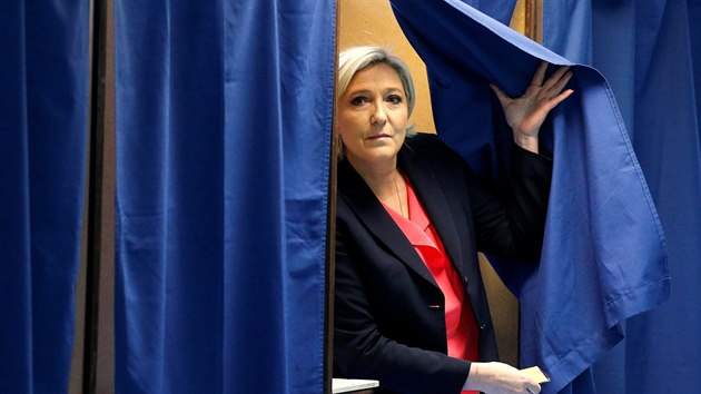 Kandidtka francouzsk krajn pravice Marine Le Penov odvolila ve sv bat Hnin-Beaumont na severu zem, kde v prvn kole dostala polovinu hlas.