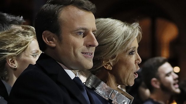 Emmanuel Macron se stal novm francouzskm prezidentem. Ve druhm kole porazil Marine Le Penovou.
