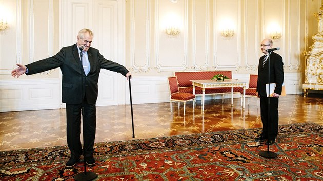 Setkn prezidenta Miloe Zemana a premira Bohuslava Sobotky na Hrad skonilo fiaskem. (4. kvtna 2017)