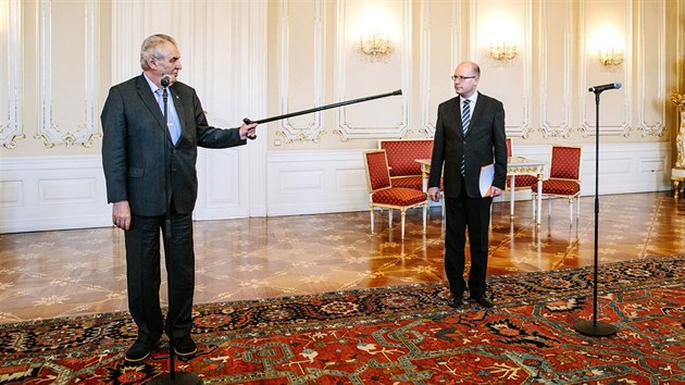 Setkání prezidenta Miloše Zemana a premiéra Bohuslava Sobotky na Hradě skončilo fiaskem. (4. května 2017)