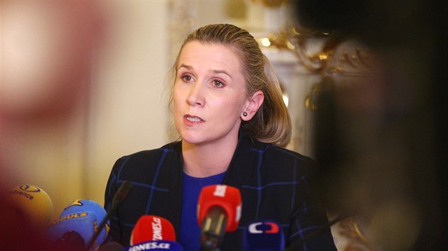 Ministryn kolstv Kateina Valachov na tiskov konferenci k aktuln situaci ohledn dotan kauzy v jejm resortu. (9. kvtna 2017)