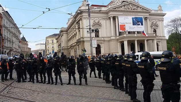 Policie dohlížela v Brně na příznivce DSSS i jejich odpůrce