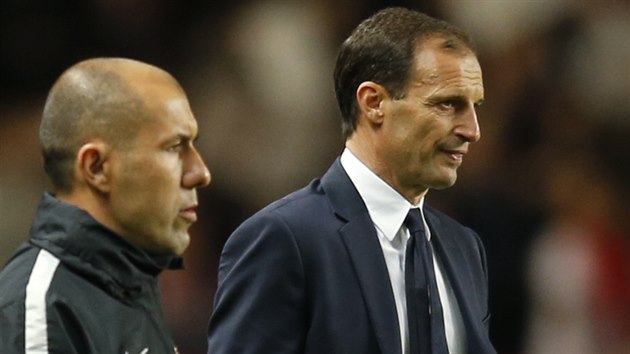 POD DOHLEDEM. Treni Massimiliano Allegri (vrpavo) a Leonardo Jardim (vlevo) sleduj duel semifinle Ligy mistr, ve kterm se Juventus stetl s Monakem.