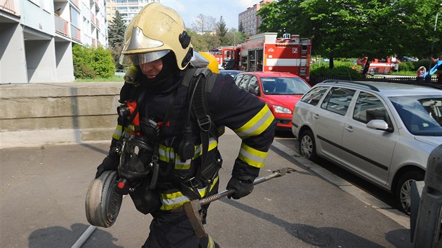 Hasiči zasahovali při požáru kuchyně bytu v devátém patře panelového domu v Bohnicích.