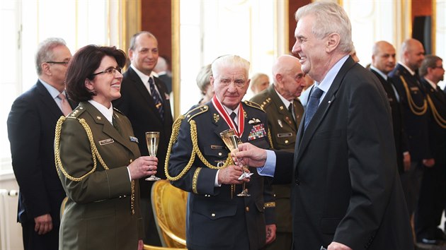 Prezident Miloš Zeman jmenoval generálkou Lenku Šmerdovou (8. května).