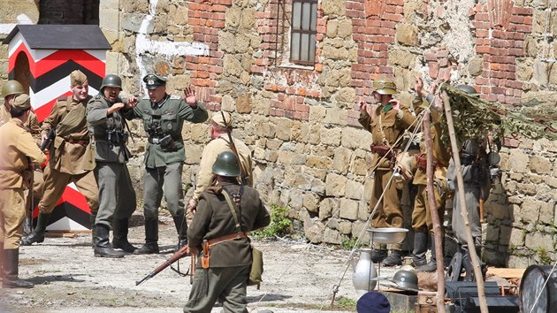 V rekonstrukci bitvy v Radkov se utkali ustupujc nmet vojci s pslunky domc odboje a Rudou armdou.