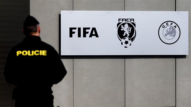 Policie prohledv sdlo fotbalov asociace.