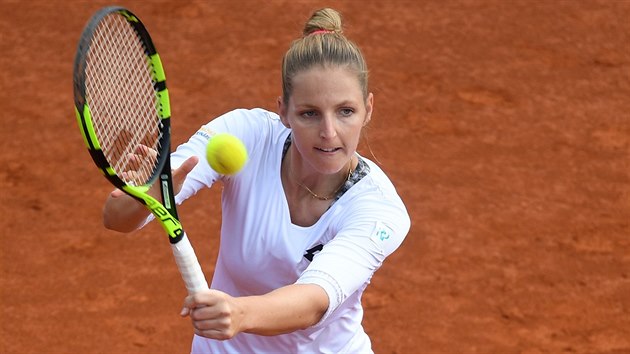 Tenistka Kristna Plkov z R v utkn 4. kvtna proti Brazilce Beatriz Haddad Maiaov pi praskm turnaji en Prague Open.