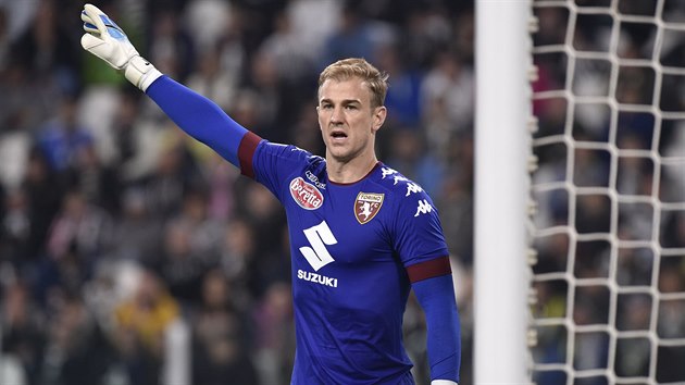 Glman FC Turn Joe Hart si diriguje spoluhre.