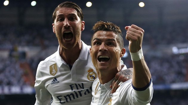 Cristiano Ronaldo z Realu Madrid slaví svůj gól v semifinále Ligy mistrů proti Atlétiku.