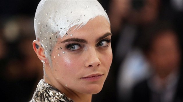 Cara Delevingne na Met Gala (New York, 1. kvtna 2017)